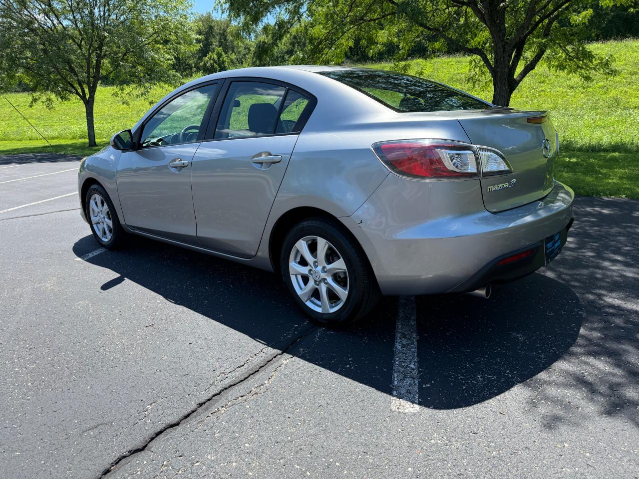 Mazda MAZDA3 i Touring 4-door 2010