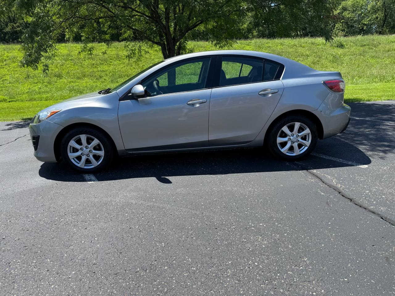 Mazda MAZDA3 i Touring 4-door 2010