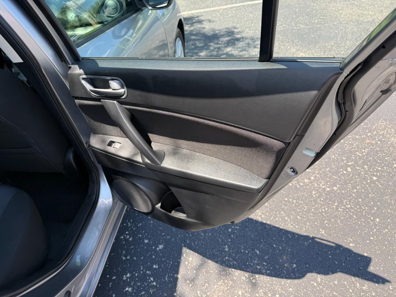 Mazda MAZDA3 i Touring 4-door 2010