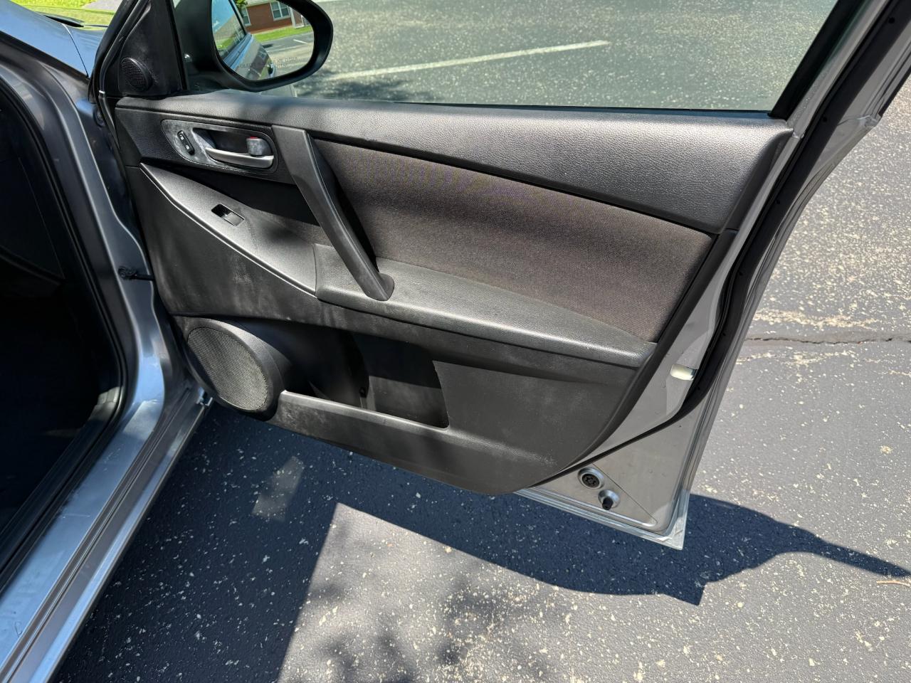 Mazda MAZDA3 i Touring 4-door 2010