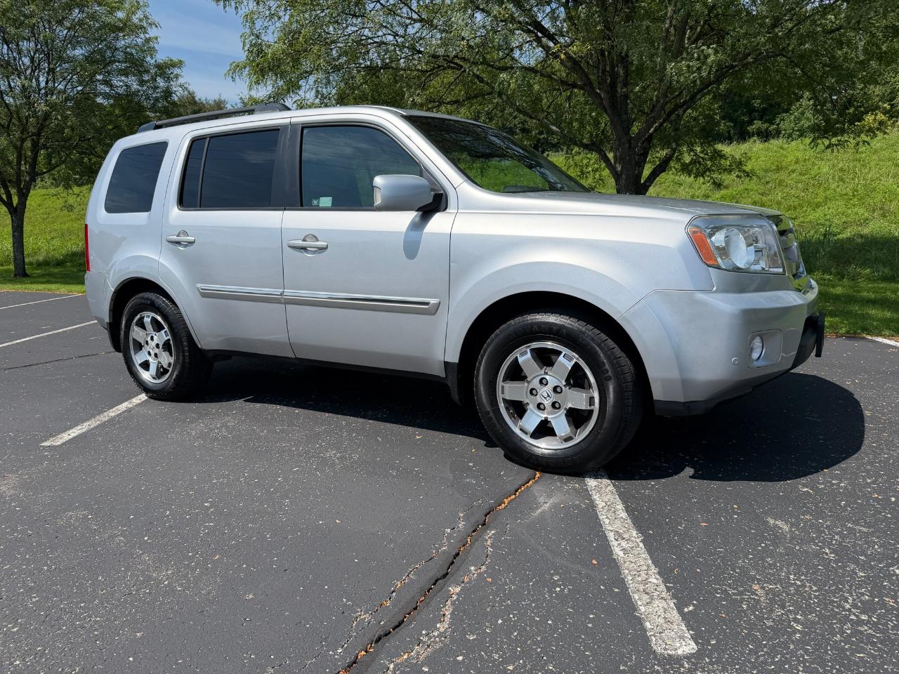 Honda Pilot Touring 4D SUV 4WD w/RES 2011