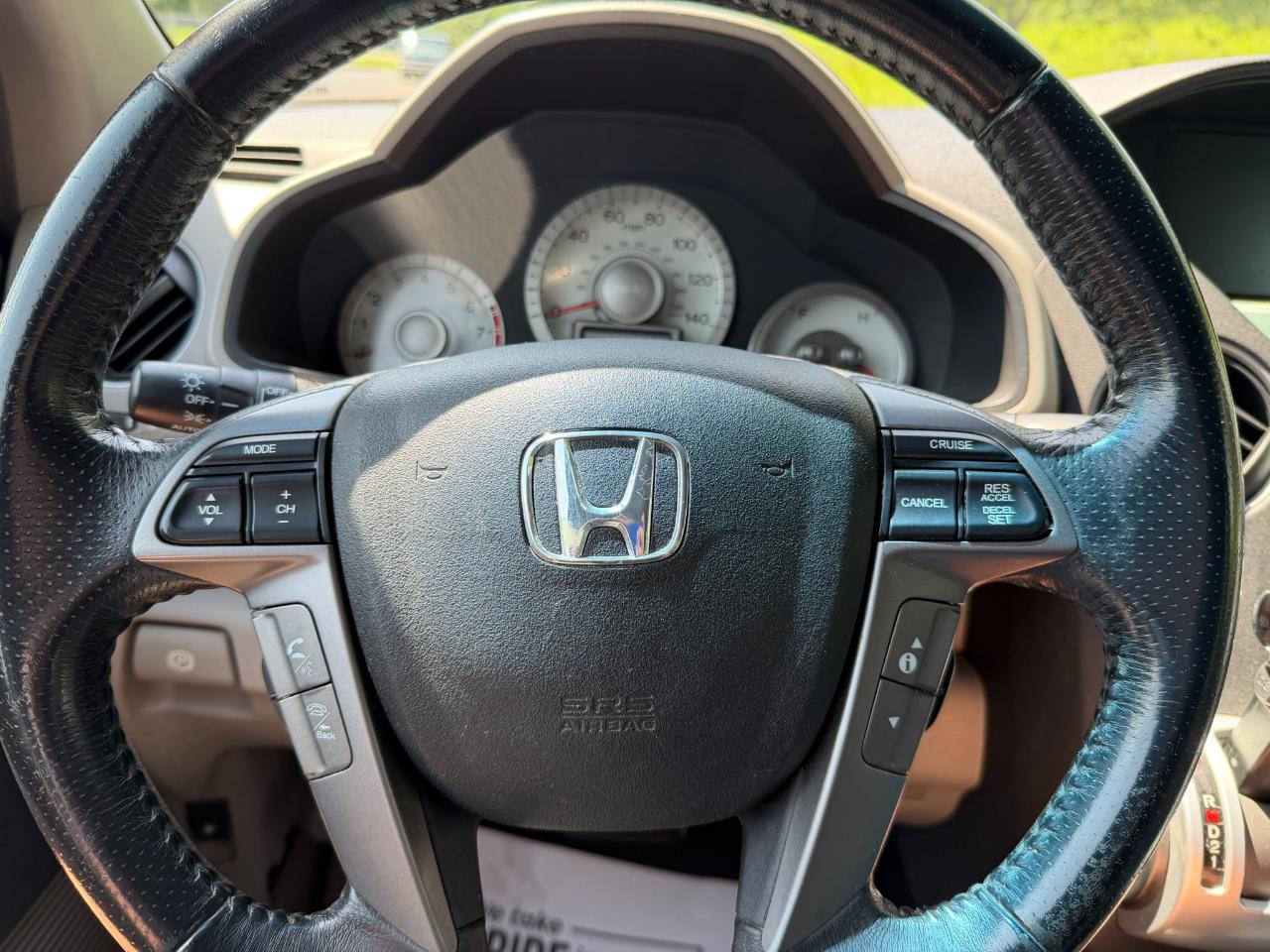 Honda Pilot Touring 4D SUV 4WD w/RES 2011