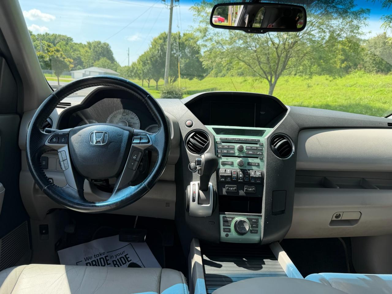 Honda Pilot Touring 4D SUV 4WD w/RES 2011