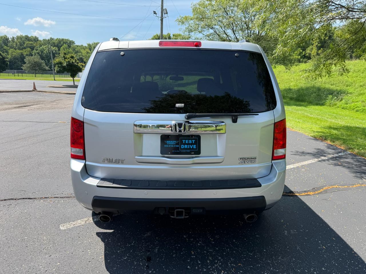 Honda Pilot Touring 4D SUV 4WD w/RES 2011