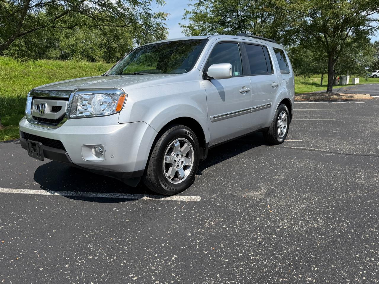 Honda Pilot Touring 4D SUV 4WD w/RES 2011