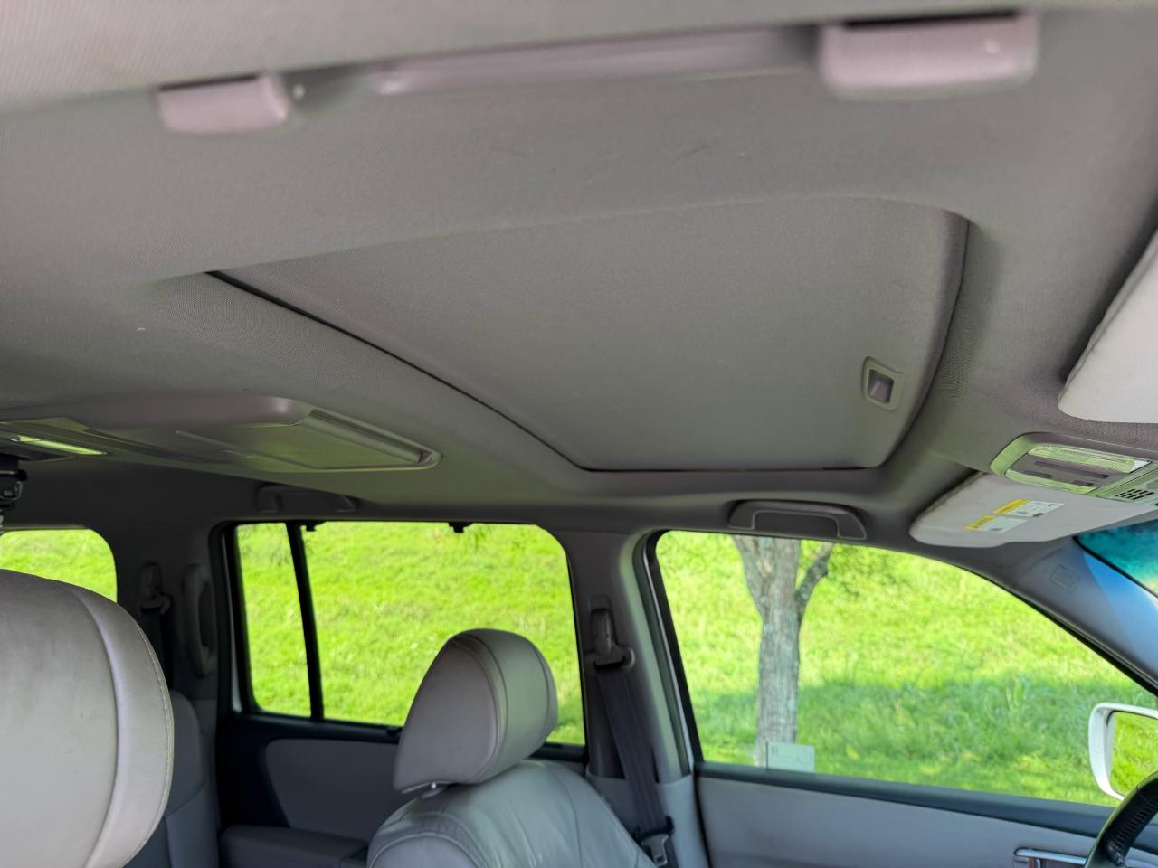 Honda Pilot Touring 4D SUV 4WD w/RES 2011