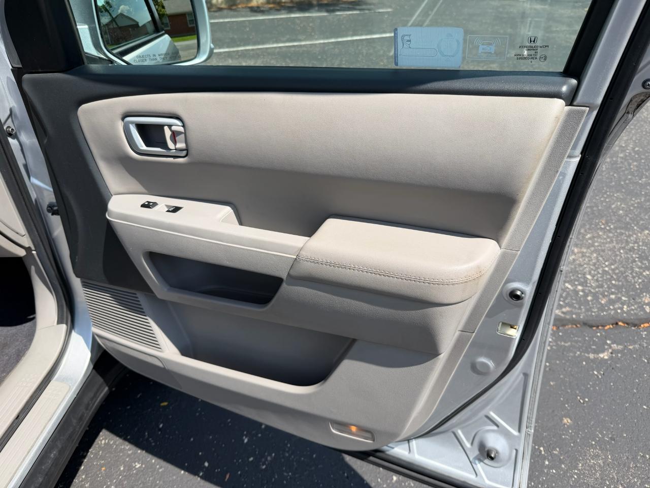 Honda Pilot Touring 4D SUV 4WD w/RES 2011