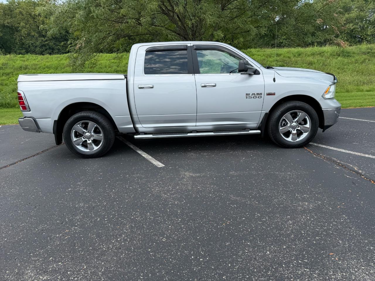 RAM 1500 Lone Star Crew Cab SB 4WD 2014