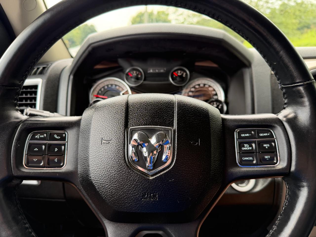RAM 1500 Lone Star Crew Cab SB 4WD 2014