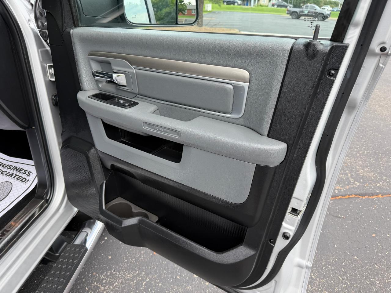 RAM 1500 Lone Star Crew Cab SB 4WD 2014