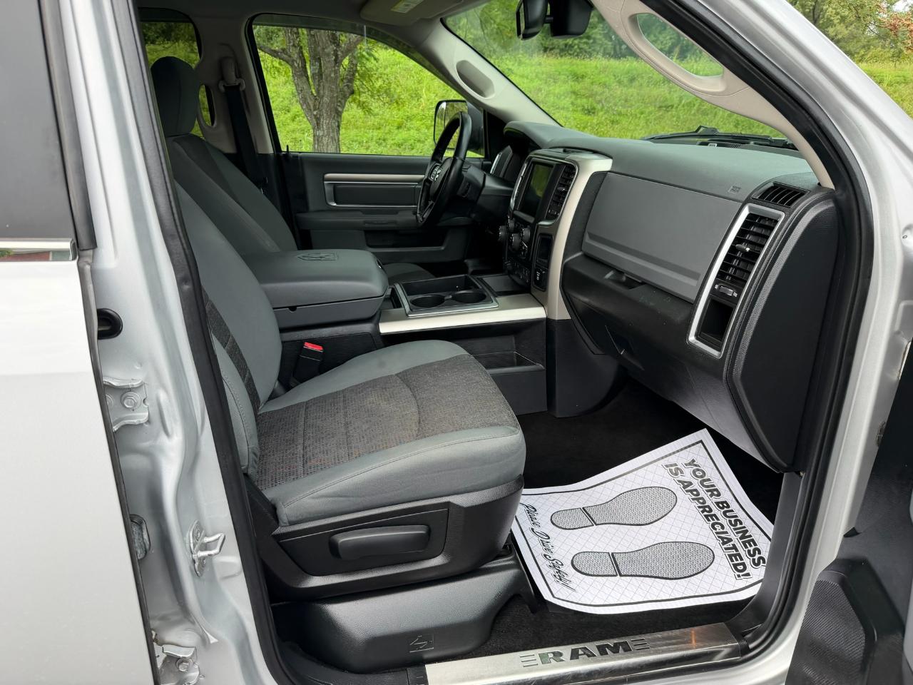 RAM 1500 Lone Star Crew Cab SB 4WD 2014
