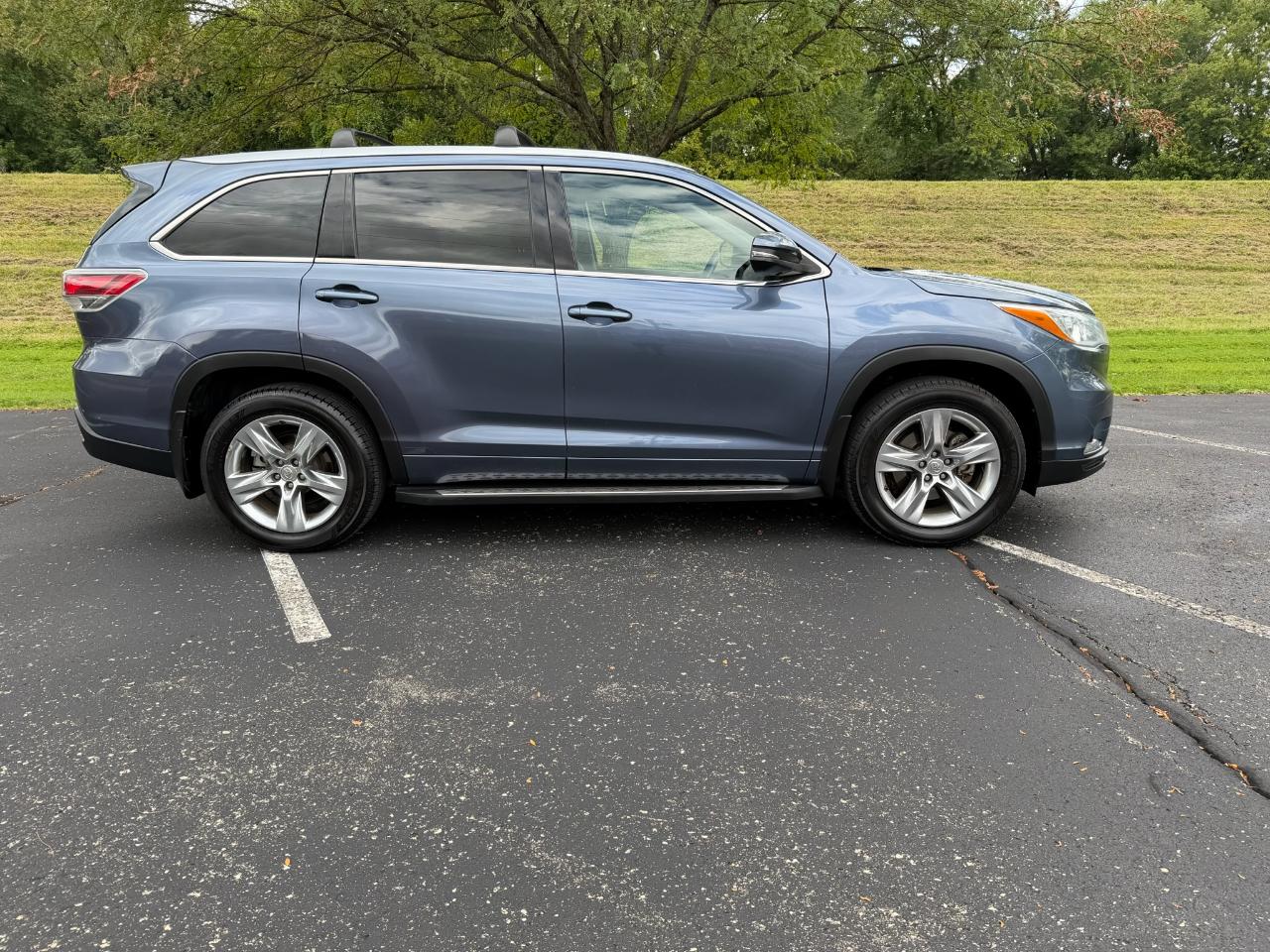 Toyota Highlander Limited Platinum FWD V6 2015