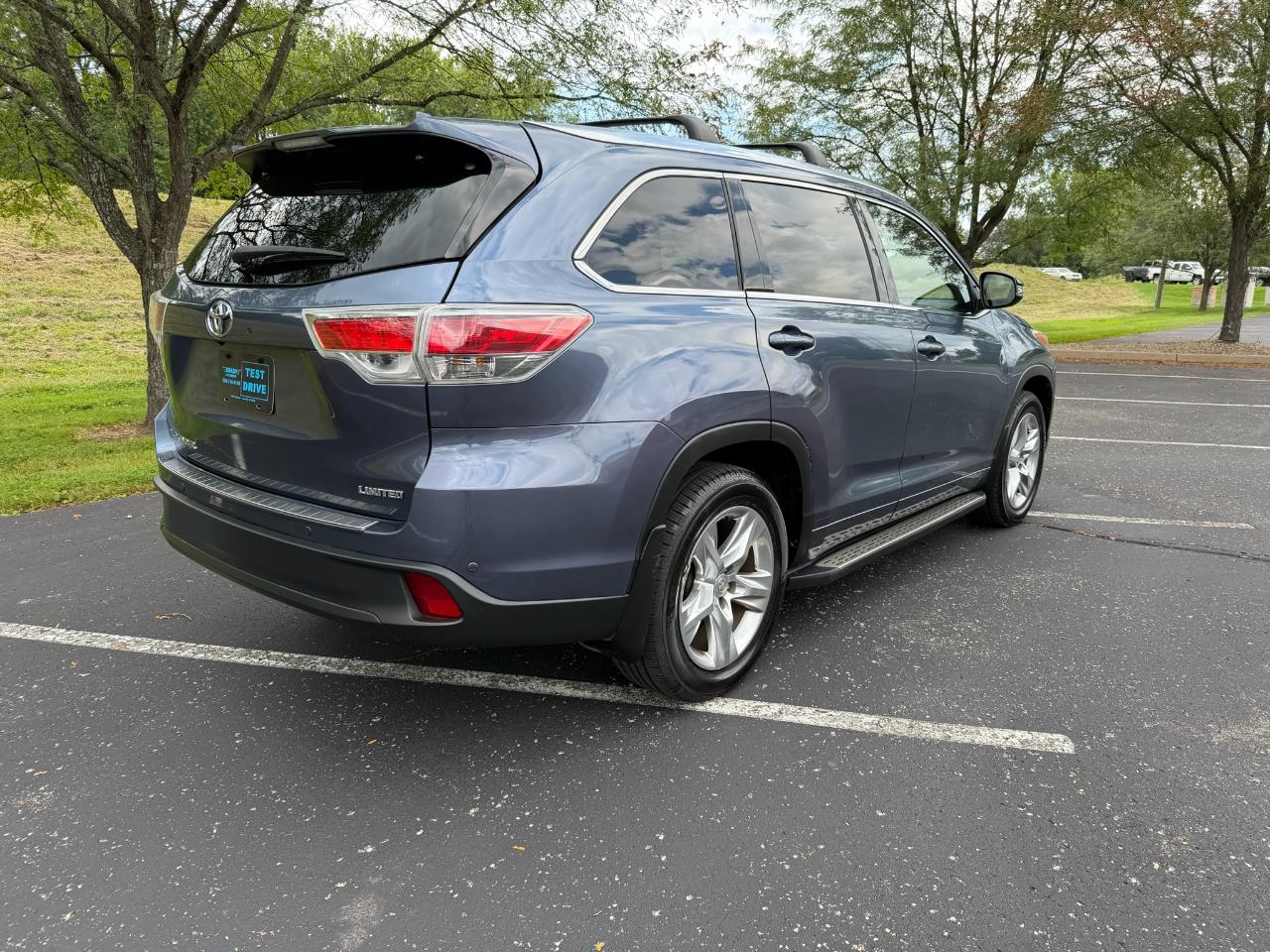 Toyota Highlander Limited Platinum FWD V6 2015