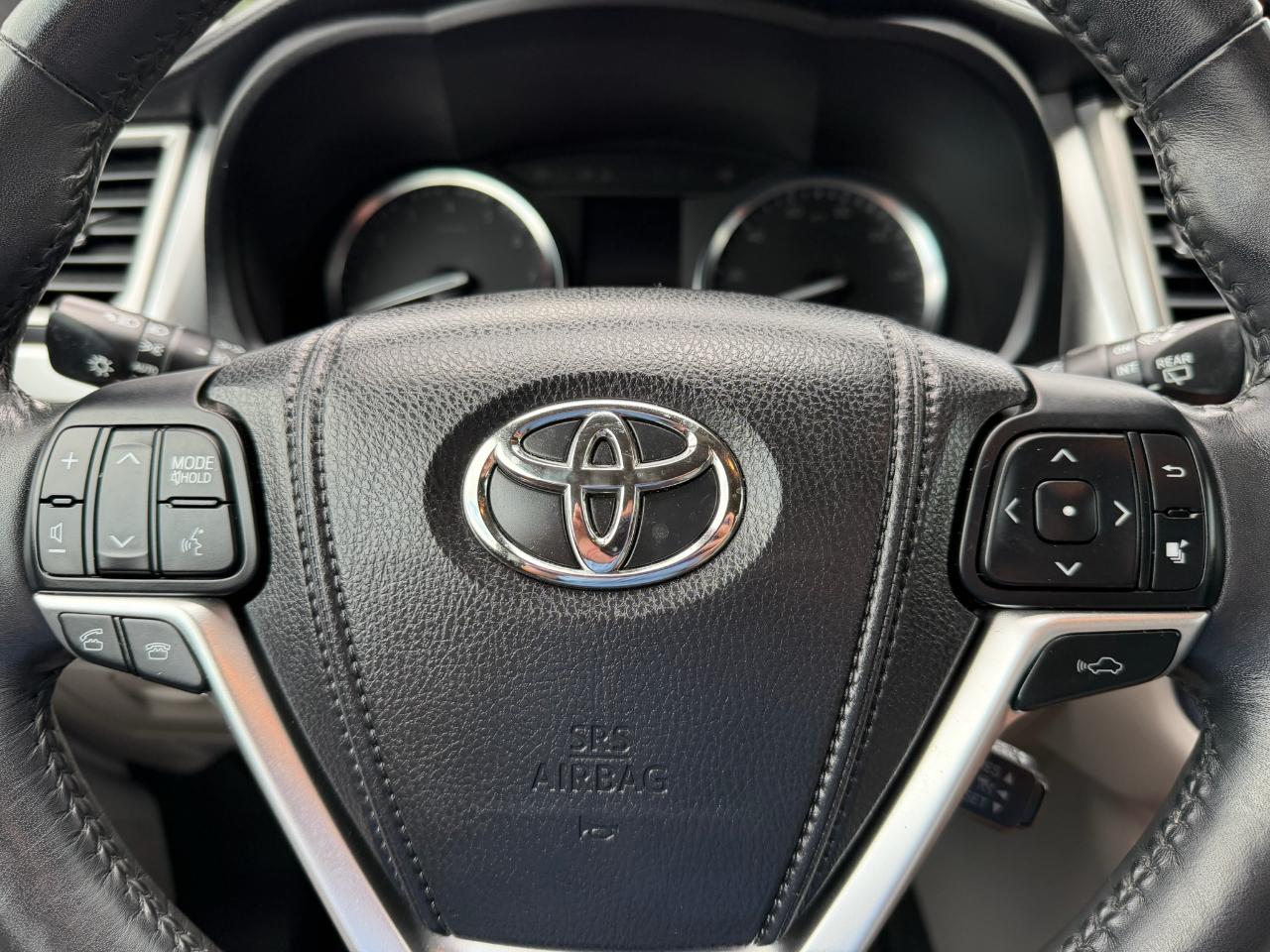 Toyota Highlander Limited Platinum FWD V6 2015