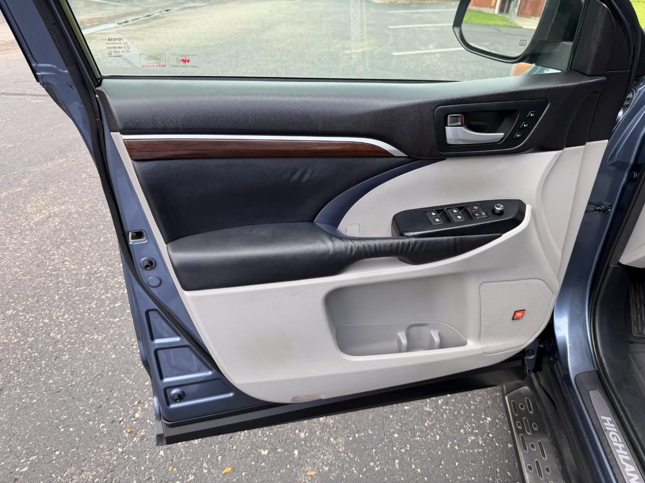 Toyota Highlander Limited Platinum FWD V6 2015
