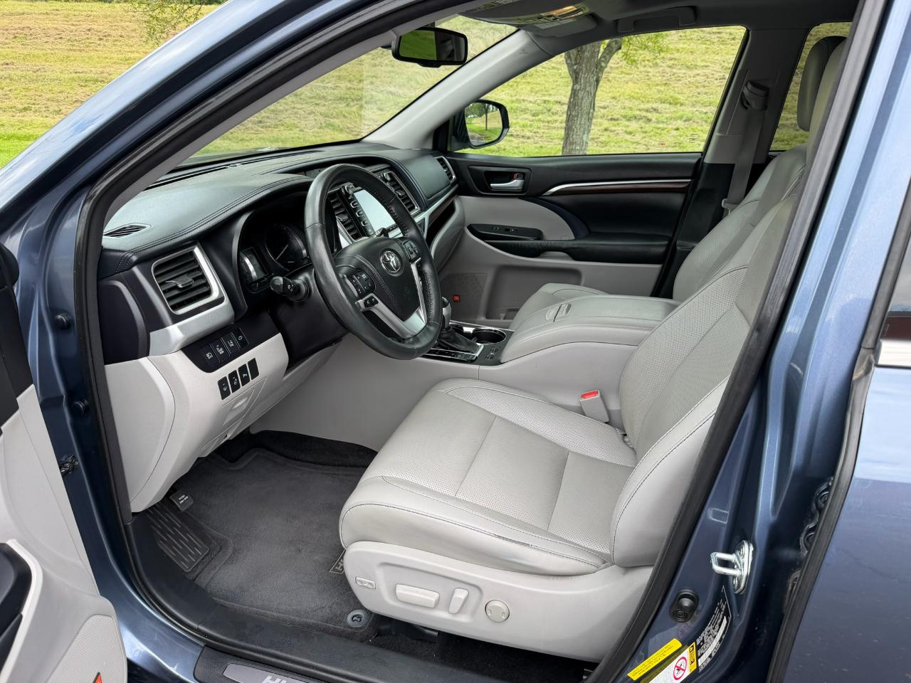 Toyota Highlander Limited Platinum FWD V6 2015