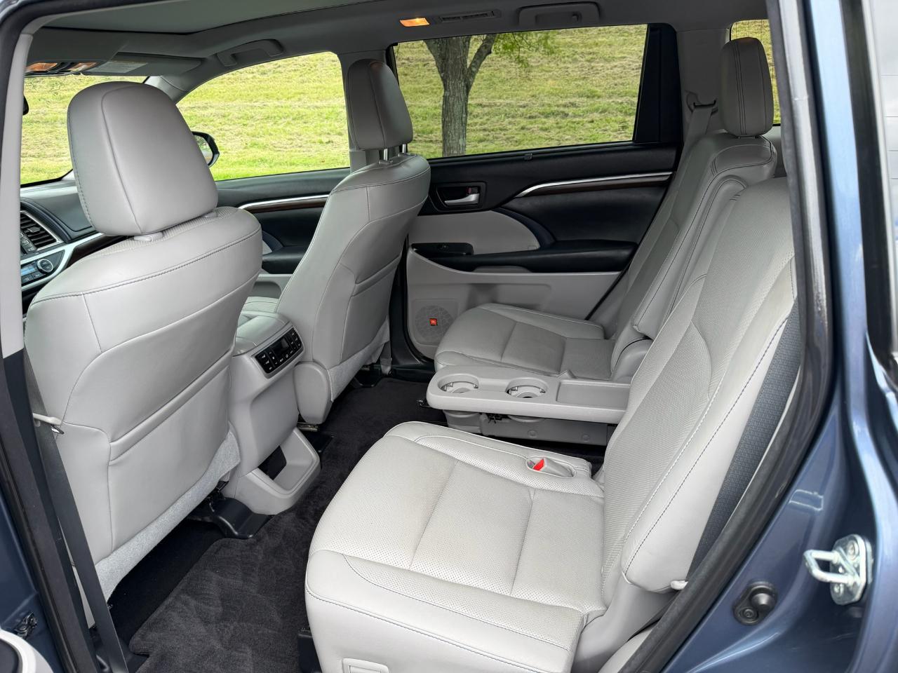 Toyota Highlander Limited Platinum FWD V6 2015
