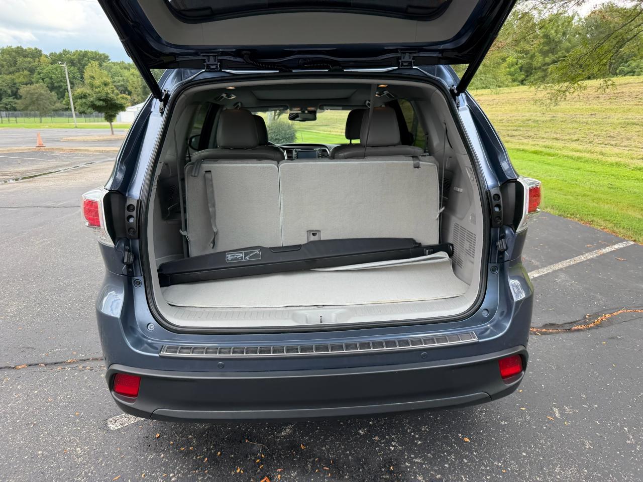 Toyota Highlander Limited Platinum FWD V6 2015