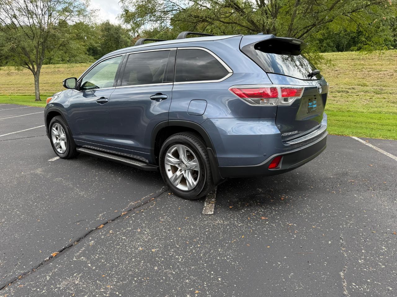 Toyota Highlander Limited Platinum FWD V6 2015