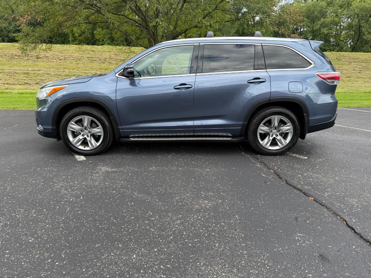 Toyota Highlander Limited Platinum FWD V6 2015