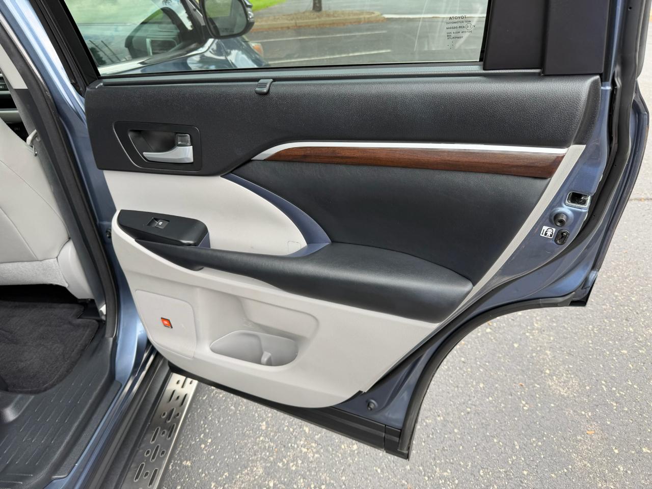 Toyota Highlander Limited Platinum FWD V6 2015