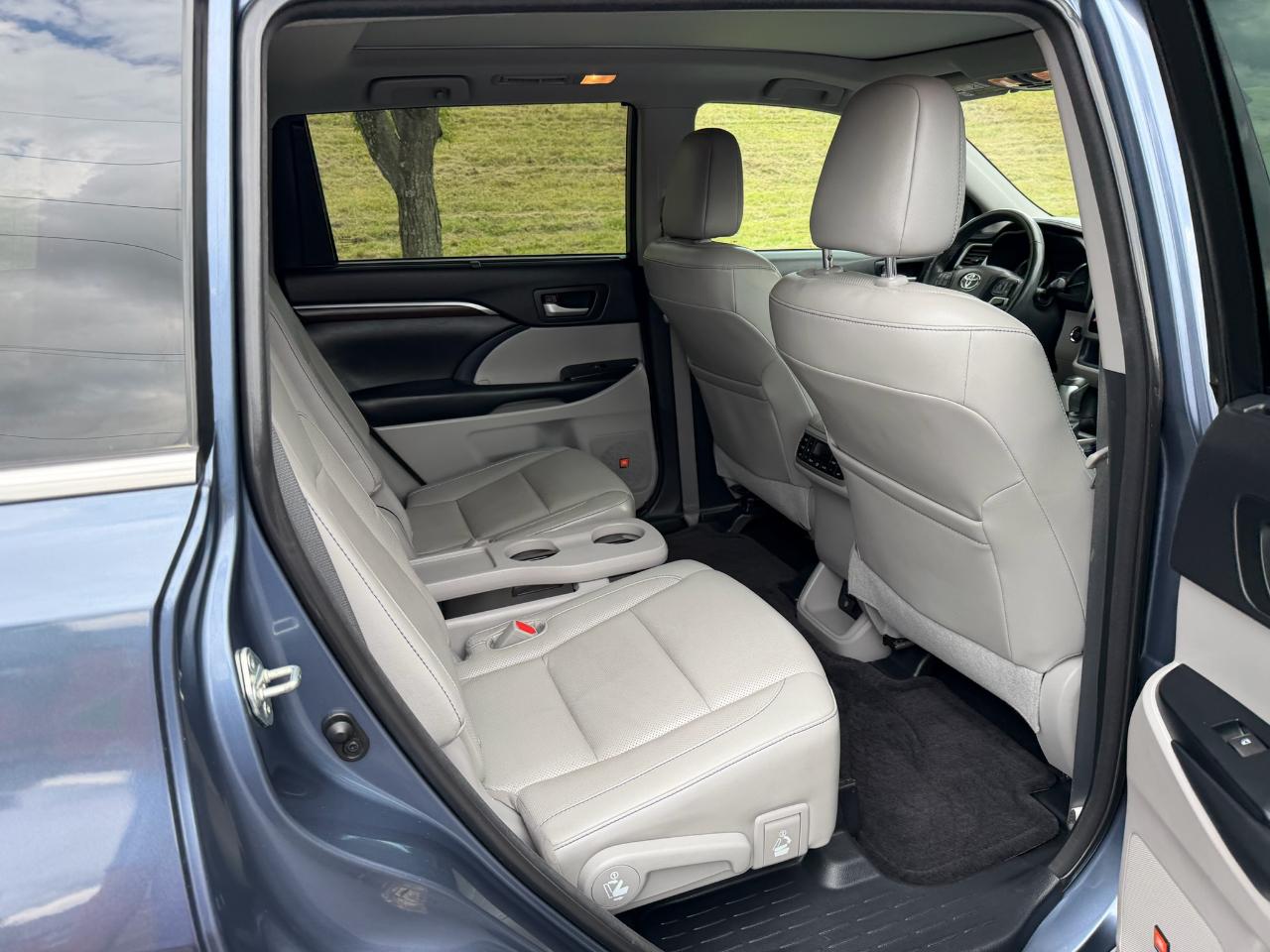 Toyota Highlander Limited Platinum FWD V6 2015