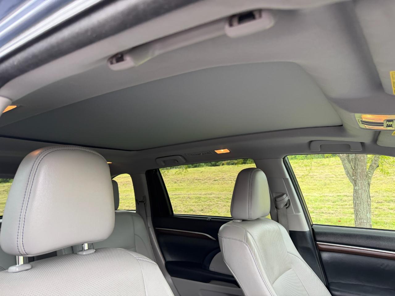 Toyota Highlander Limited Platinum FWD V6 2015