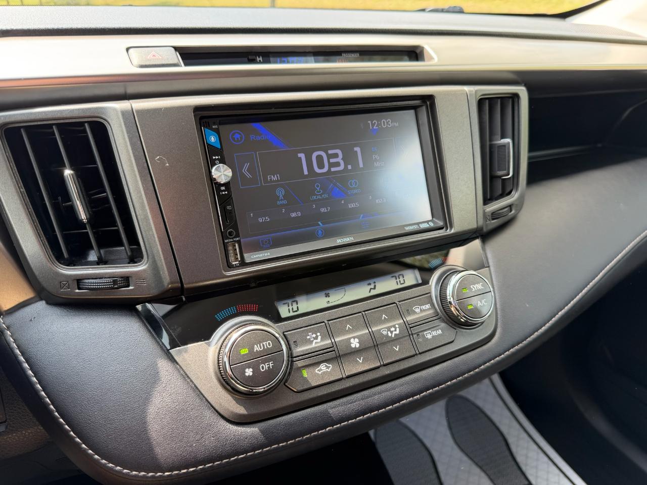 Toyota RAV4 XLE FWD 2015