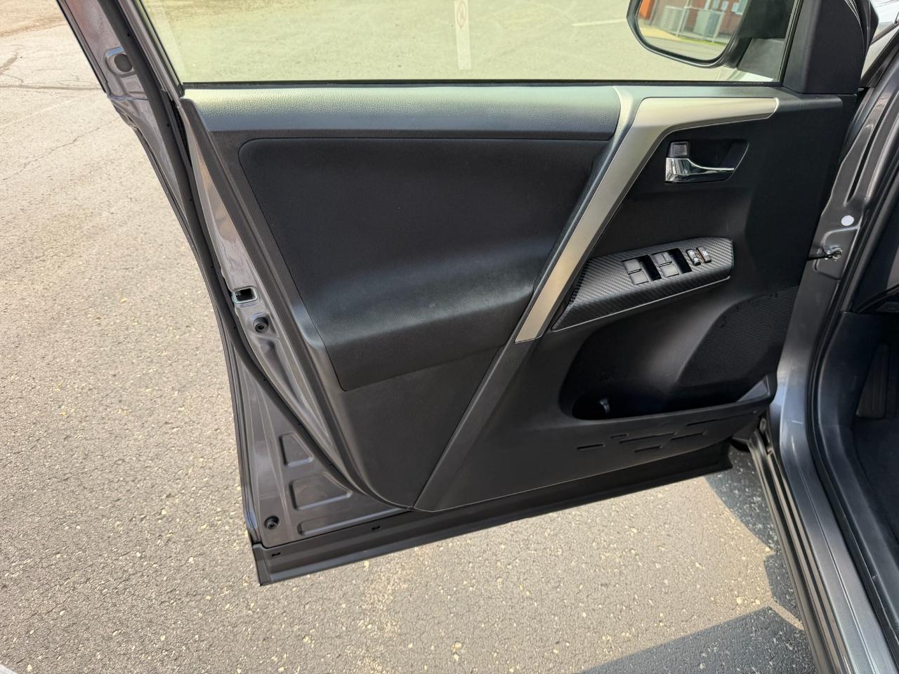 Toyota RAV4 XLE FWD 2015