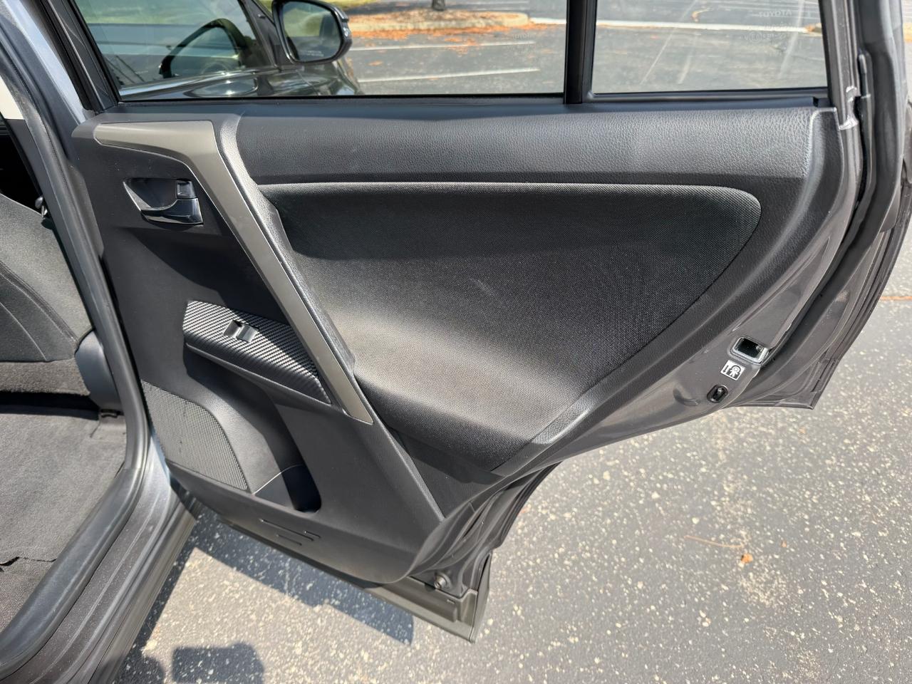 Toyota RAV4 XLE FWD 2015