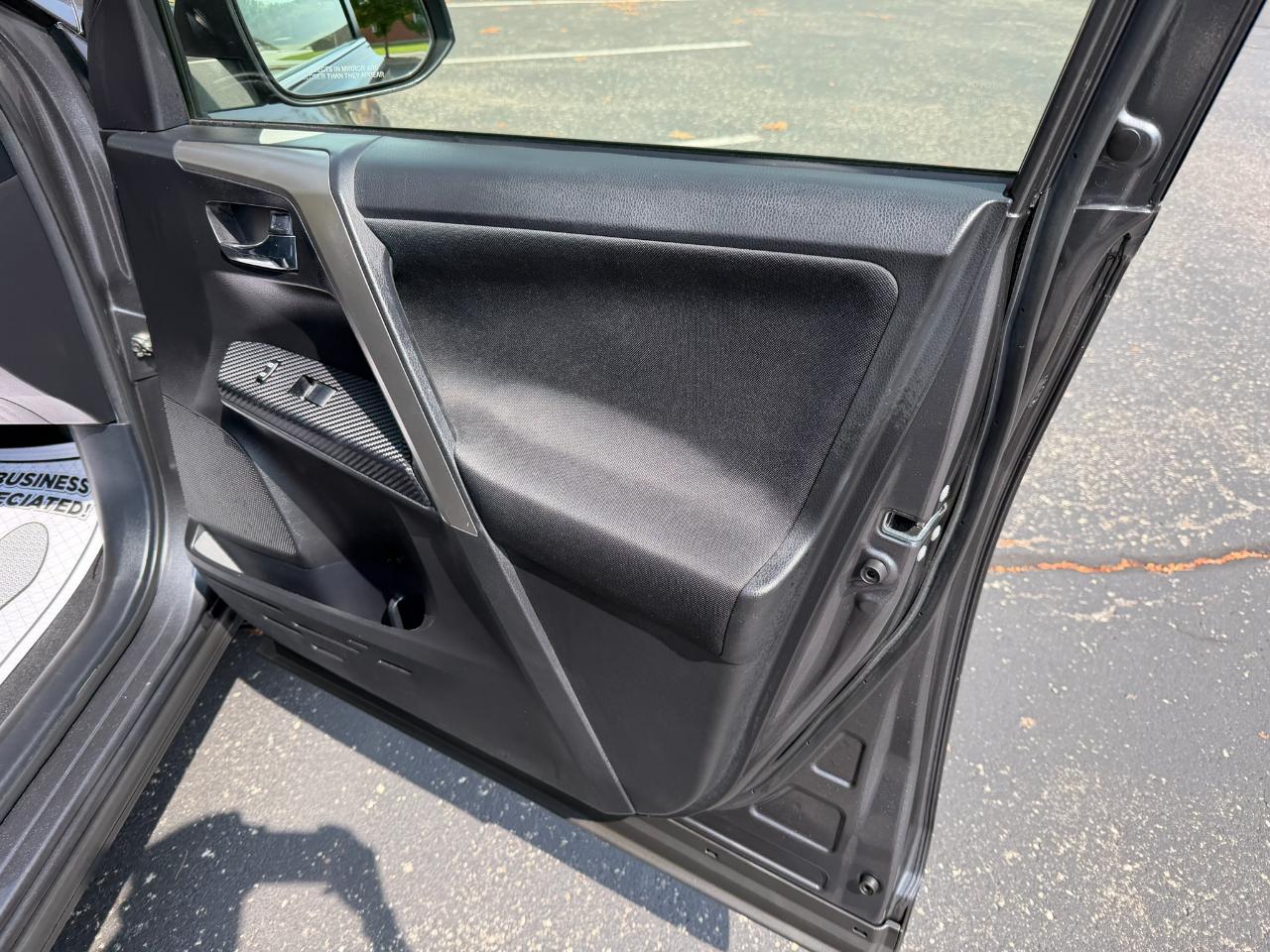 Toyota RAV4 XLE FWD 2015