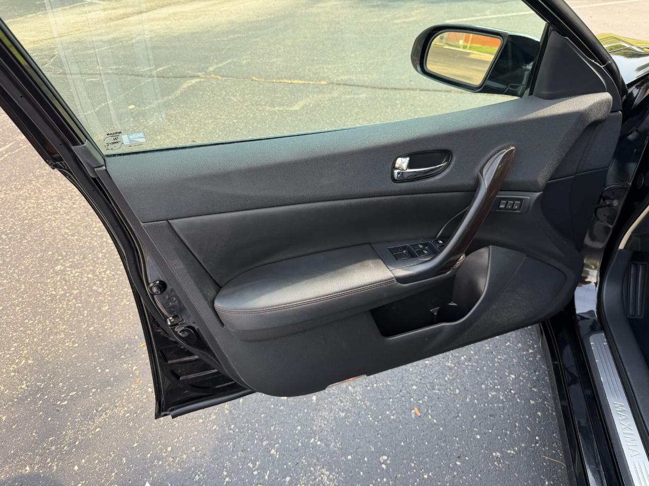 Nissan Maxima SV 2012