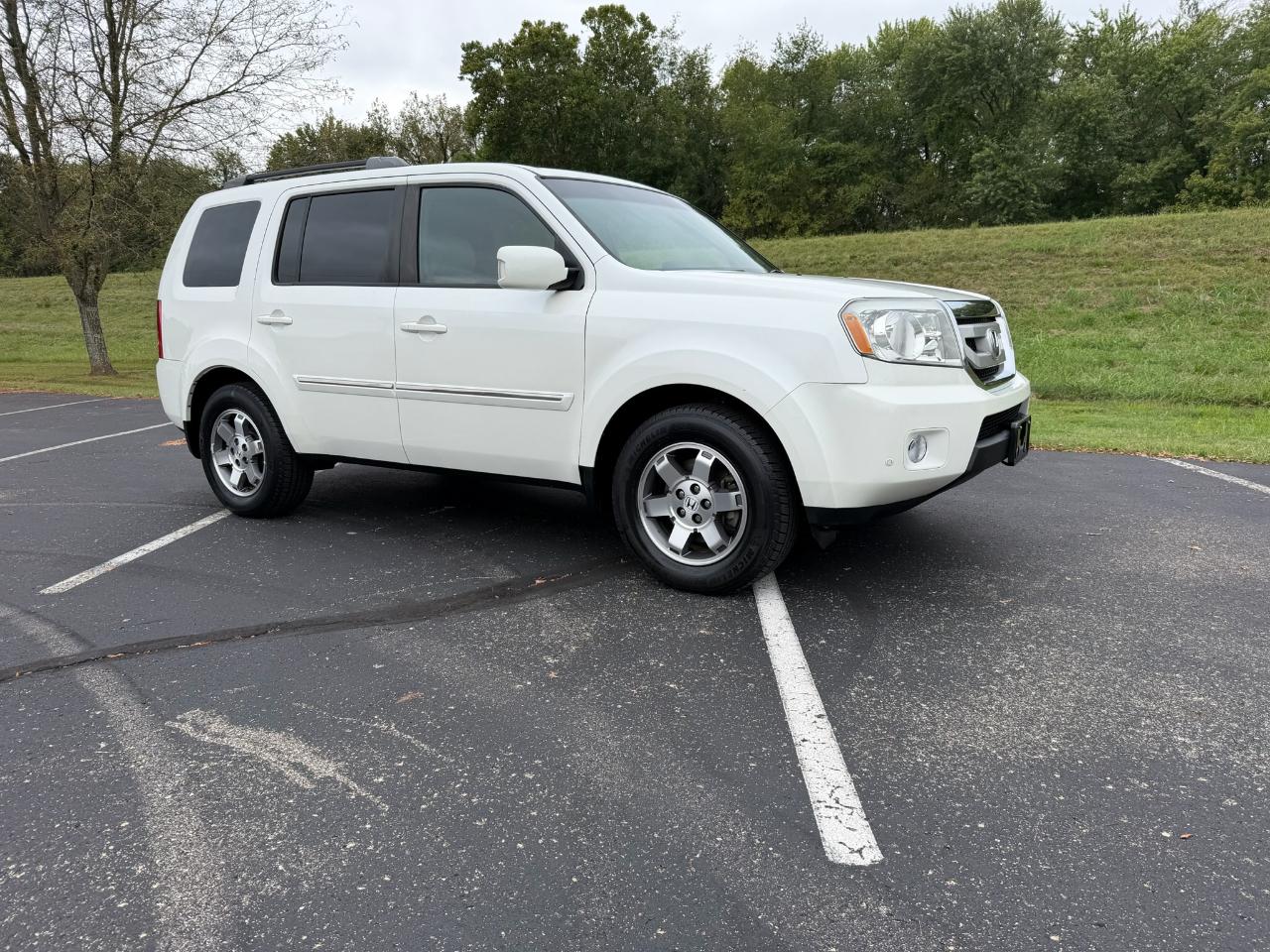 Honda Pilot Touring 2WD with DVD 2011
