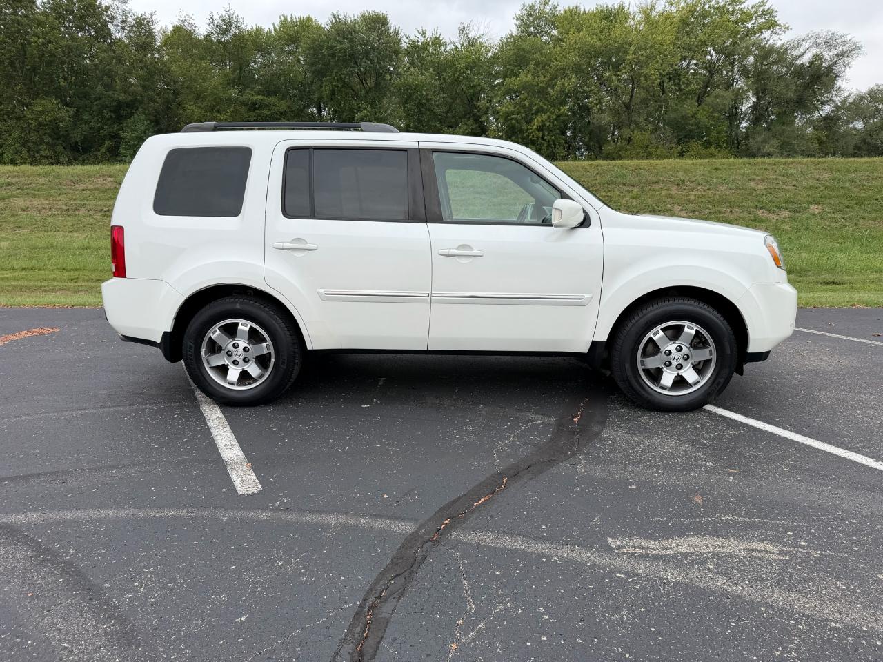 Honda Pilot Touring 2WD with DVD 2011