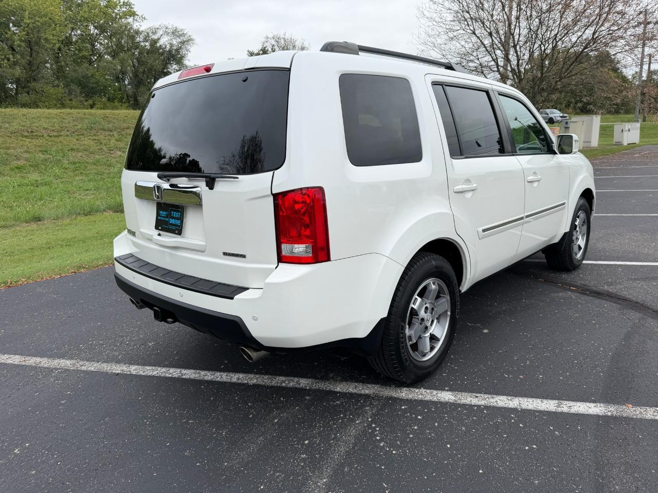 Honda Pilot Touring 2WD with DVD 2011