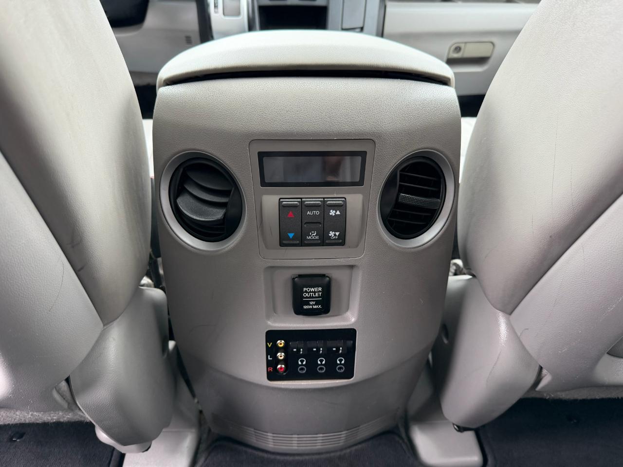 Honda Pilot Touring 2WD with DVD 2011