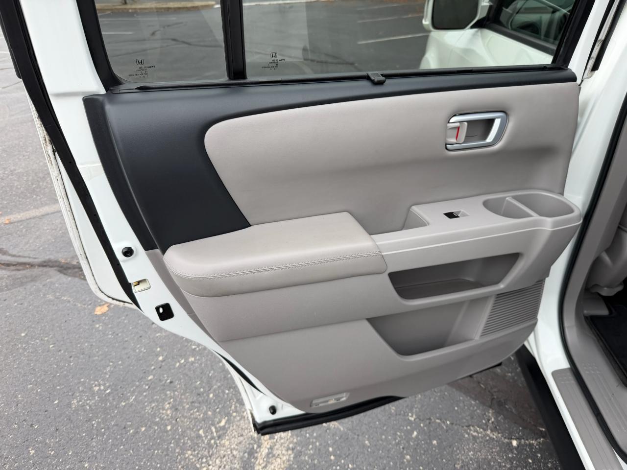 Honda Pilot Touring 2WD with DVD 2011
