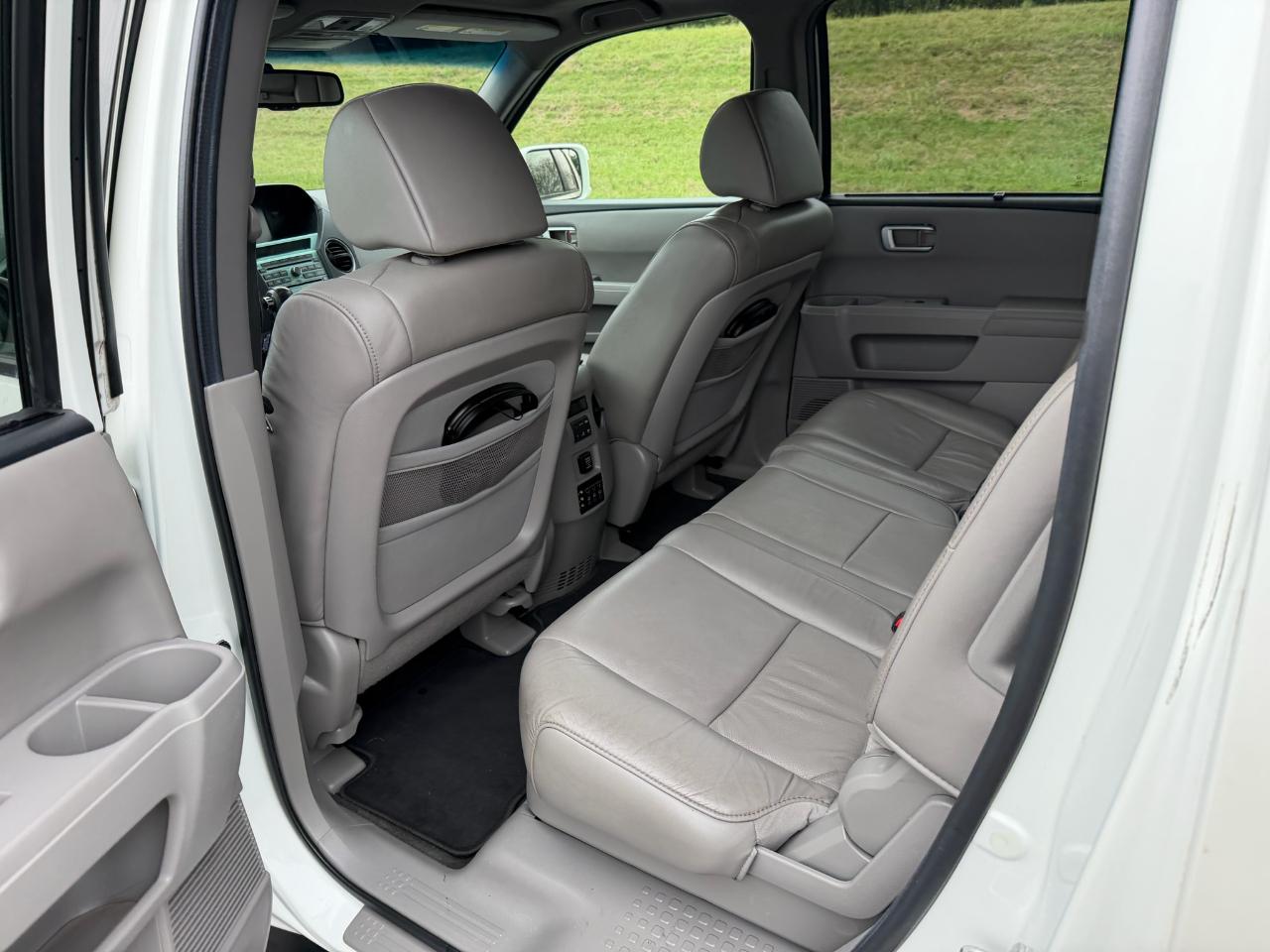 Honda Pilot Touring 2WD with DVD 2011