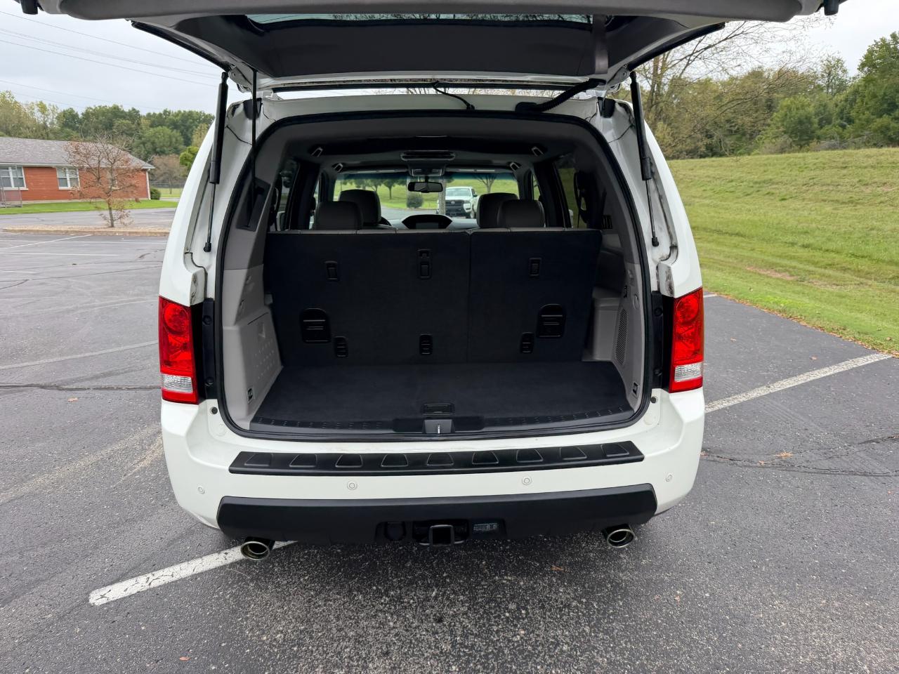 Honda Pilot Touring 2WD with DVD 2011