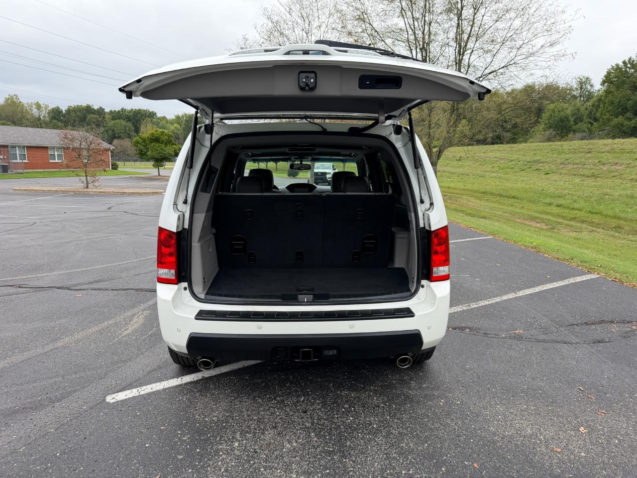 Honda Pilot Touring 2WD with DVD 2011