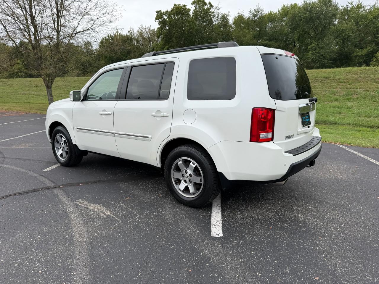 Honda Pilot Touring 2WD with DVD 2011