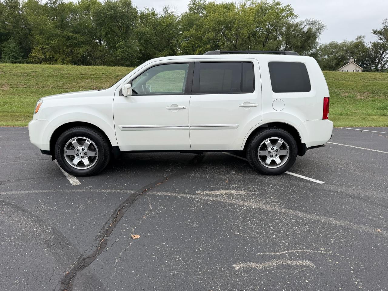 Honda Pilot Touring 2WD with DVD 2011