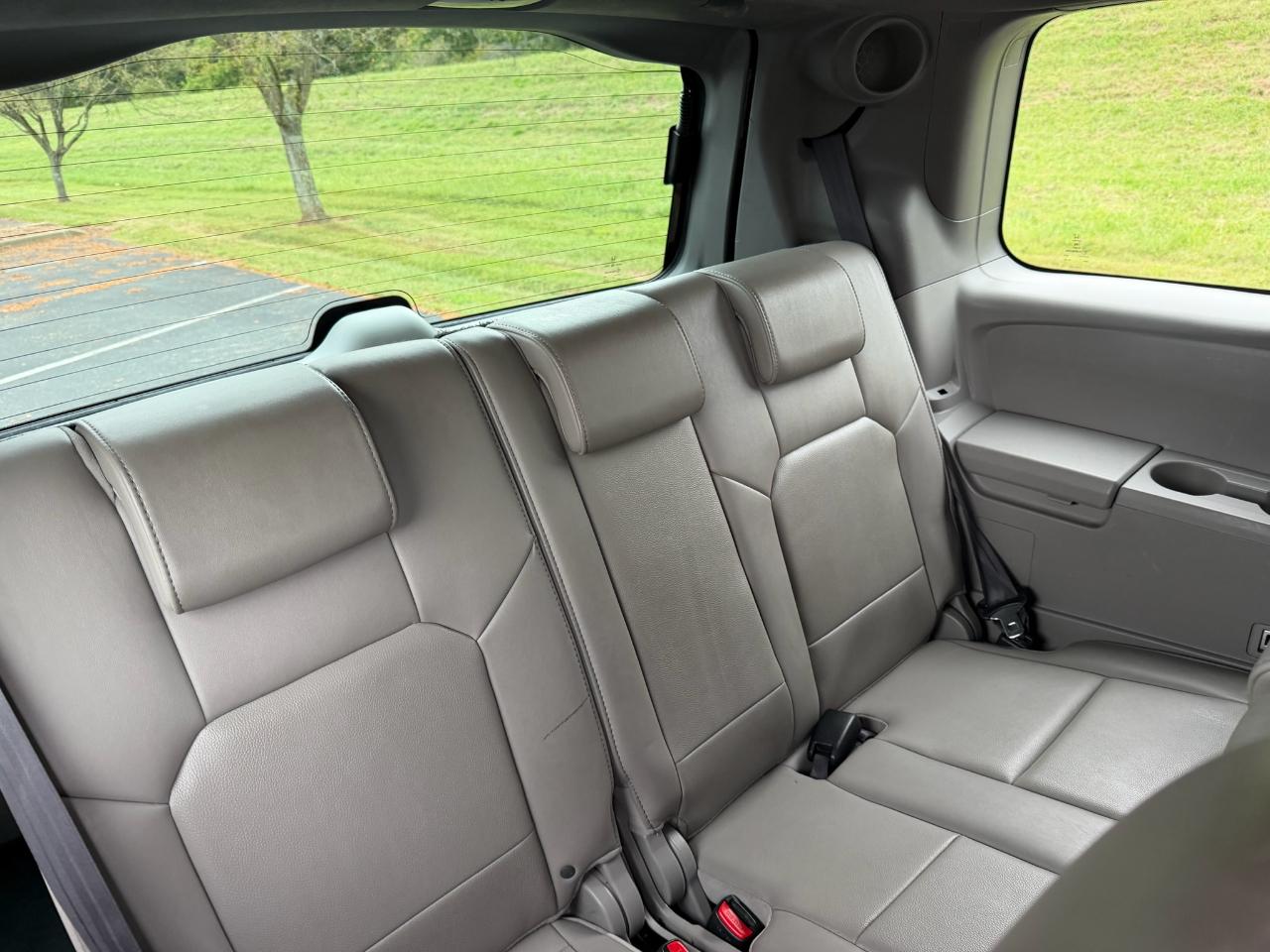 Honda Pilot Touring 2WD with DVD 2011