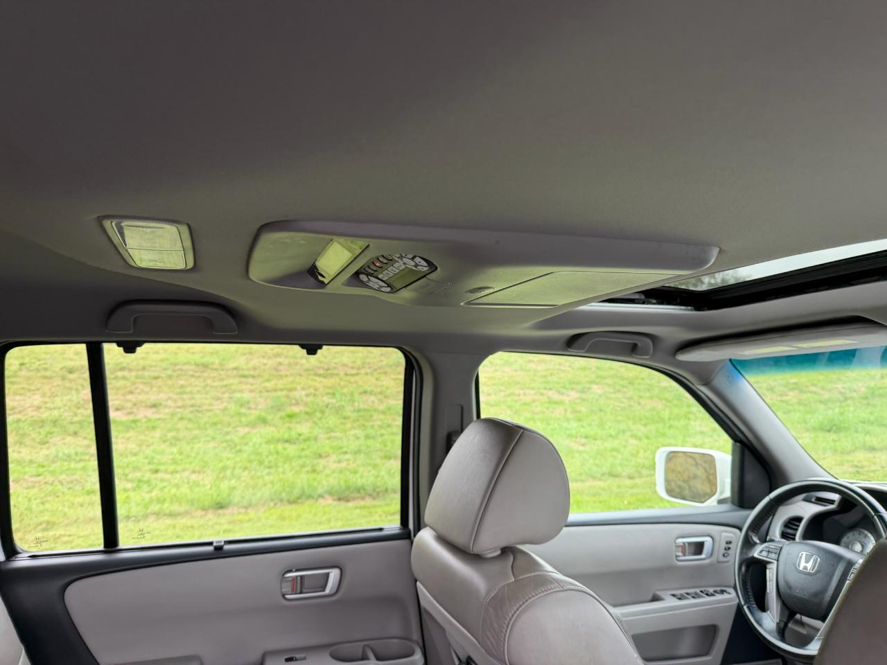 Honda Pilot Touring 2WD with DVD 2011