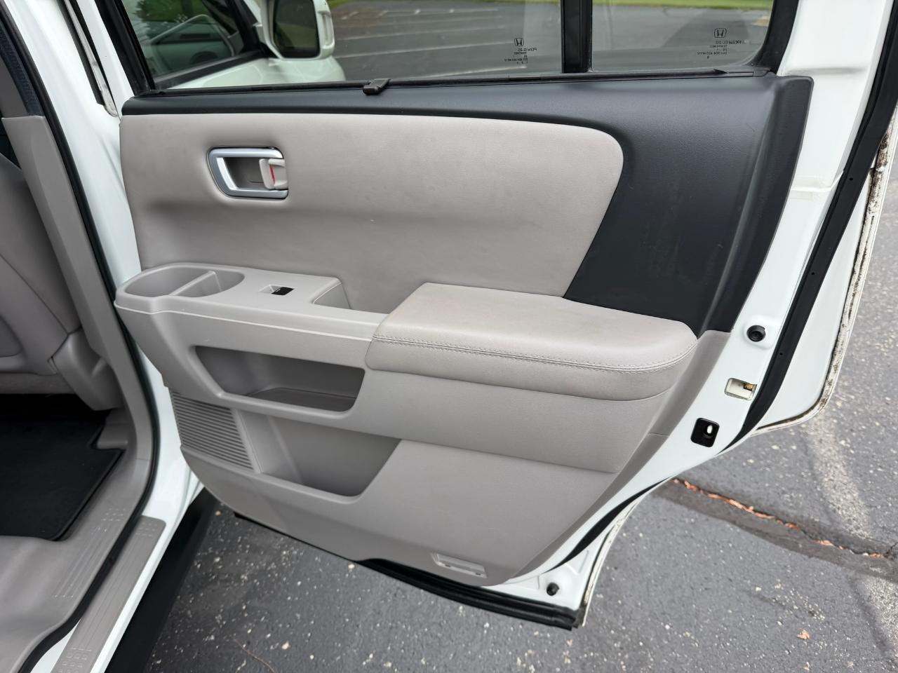 Honda Pilot Touring 2WD with DVD 2011