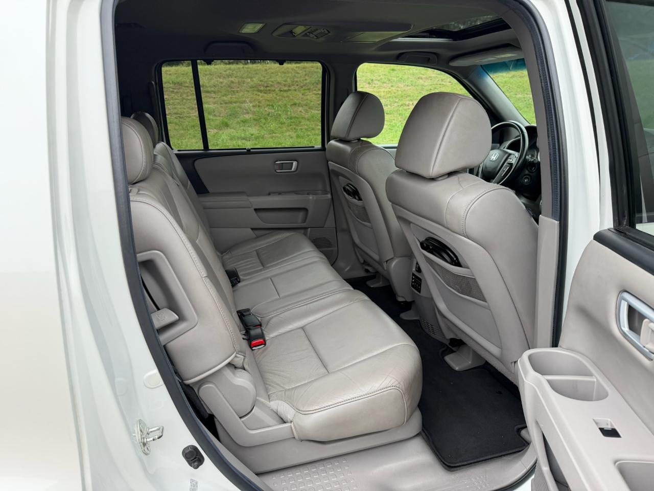 Honda Pilot Touring 2WD with DVD 2011
