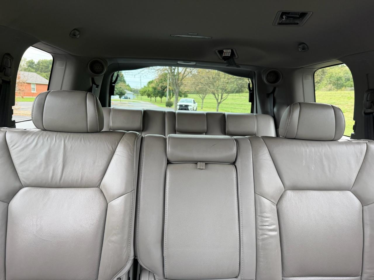 Honda Pilot Touring 2WD with DVD 2011