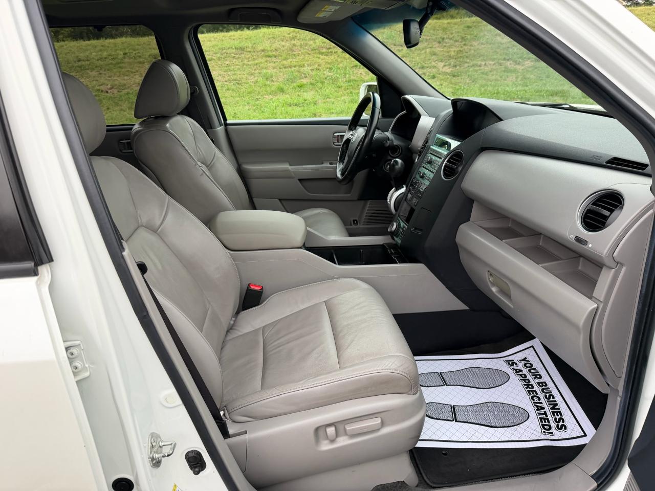 Honda Pilot Touring 2WD with DVD 2011