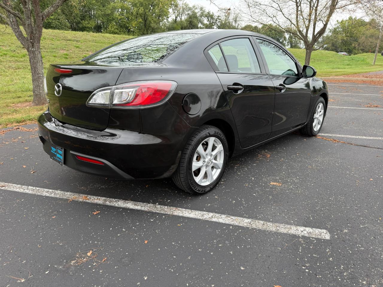 Mazda MAZDA3 i Touring 4-door 2010