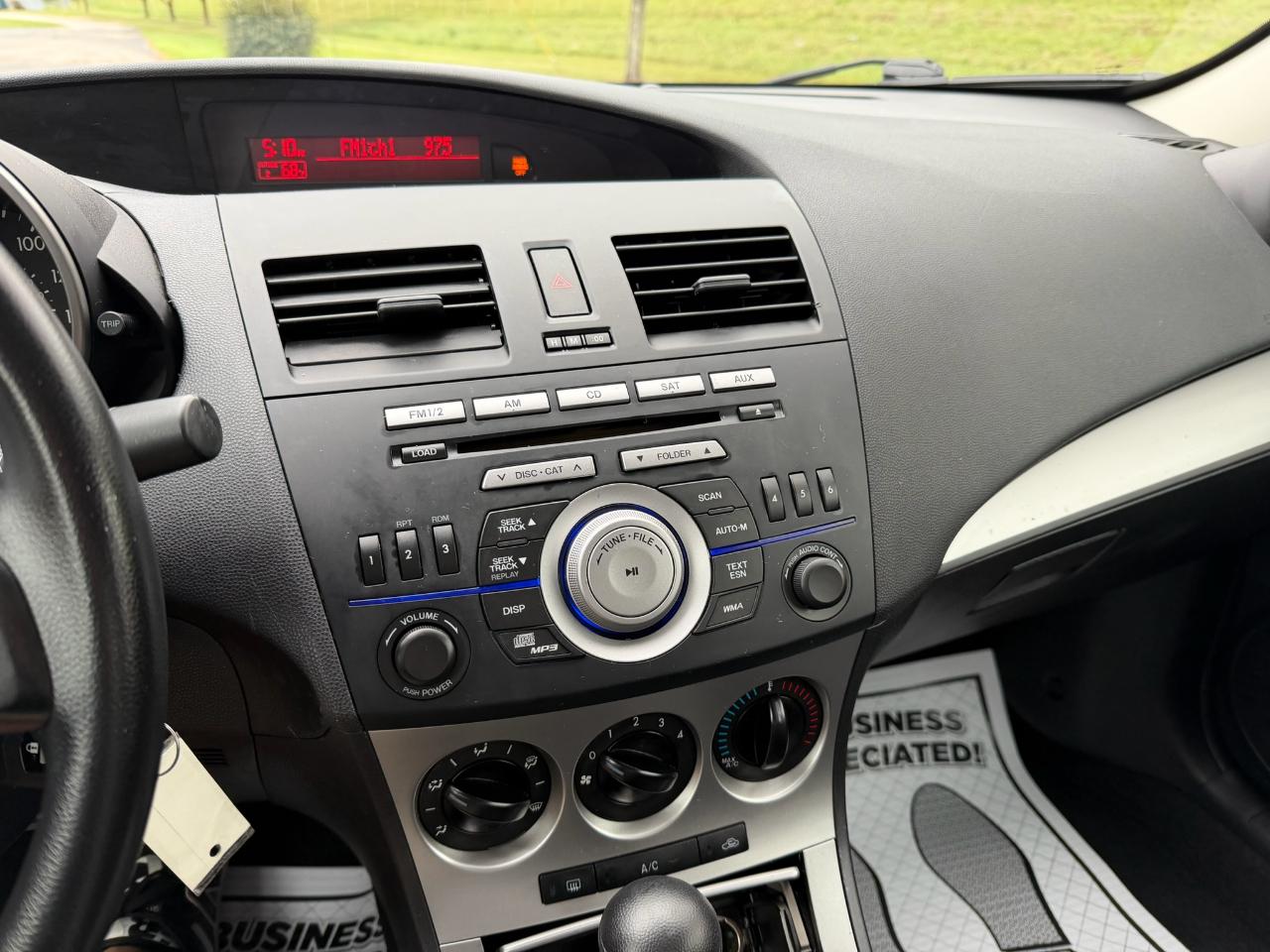 Mazda MAZDA3 i Touring 4-door 2010